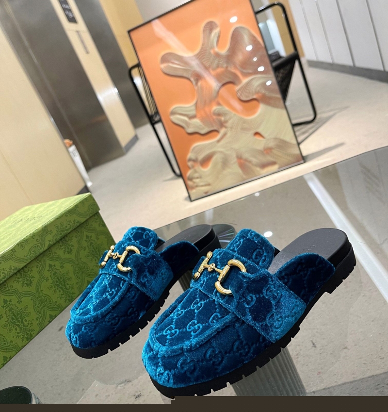 G*u*i slippers